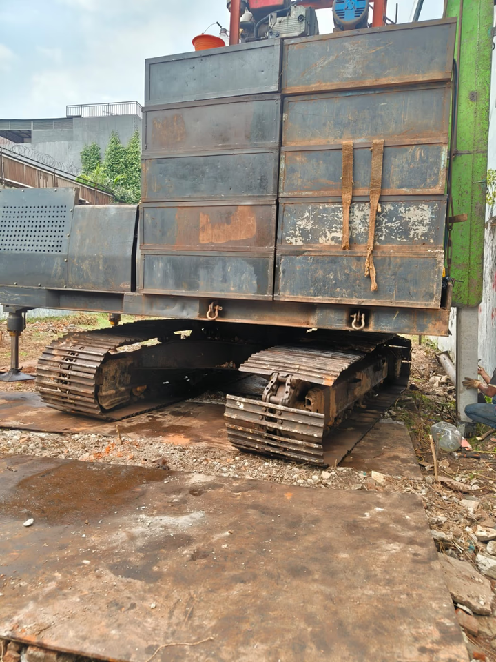 Aktivitas jasa pancang hydraulic static pile driver pada proyek bangunan komersial di Surabaya